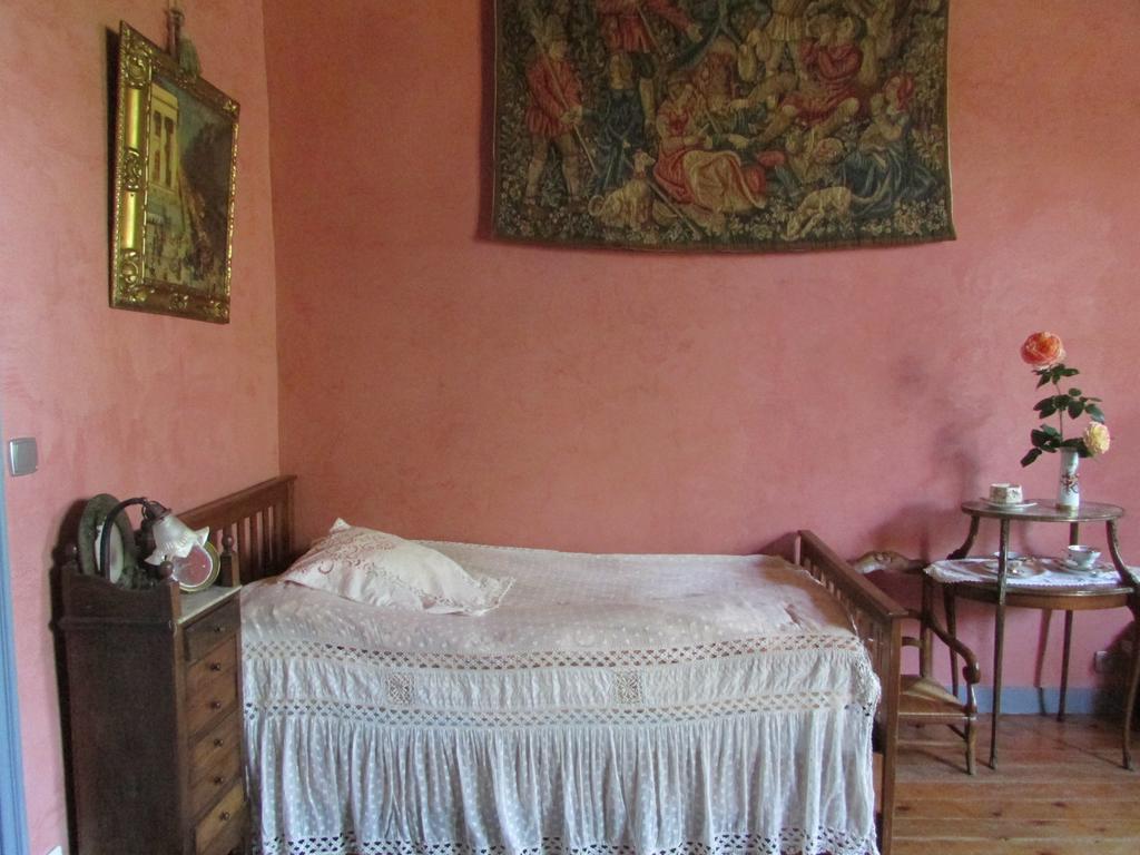 Chateau De La Roche Martel Bed and Breakfast Roiffé Rum bild