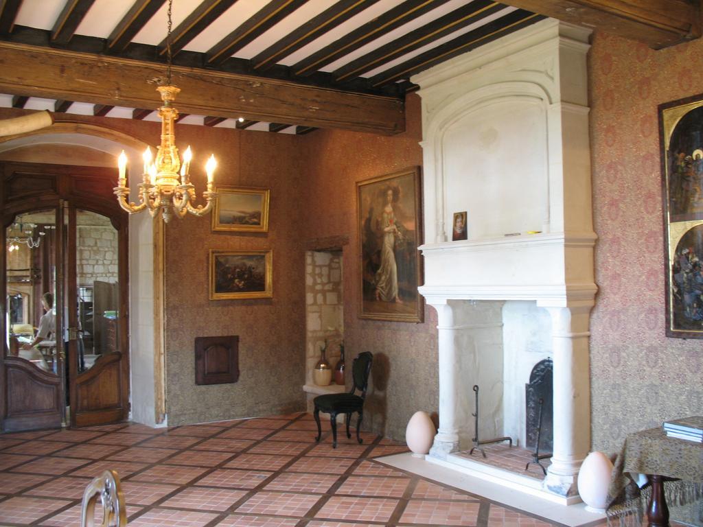 Chateau De La Roche Martel Bed and Breakfast Roiffé Exteriör bild